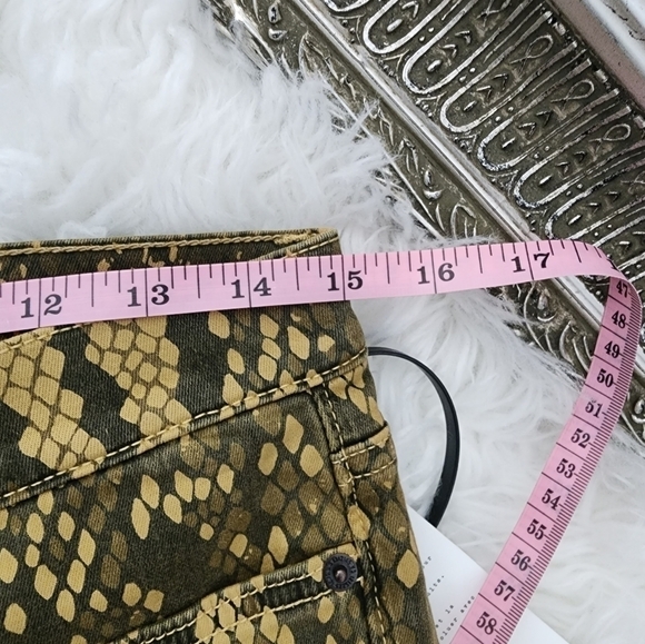 CURRENT/ELLIOTT The Stiletto Python-Print Crop Jeans Size 27. New.Hug al… - Picture 7 of 11
